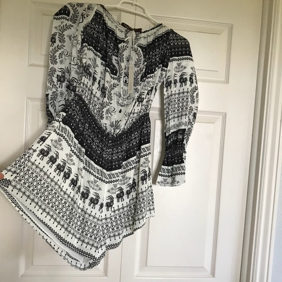 Off the shoulder romper - Picture 3 of 3